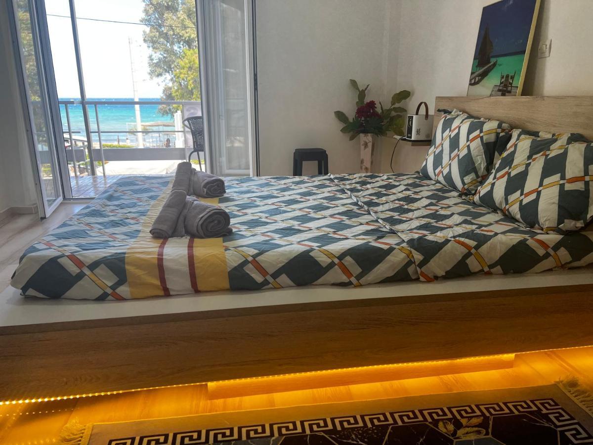 Seaview Room With Share Some Place Atena Exterior foto
